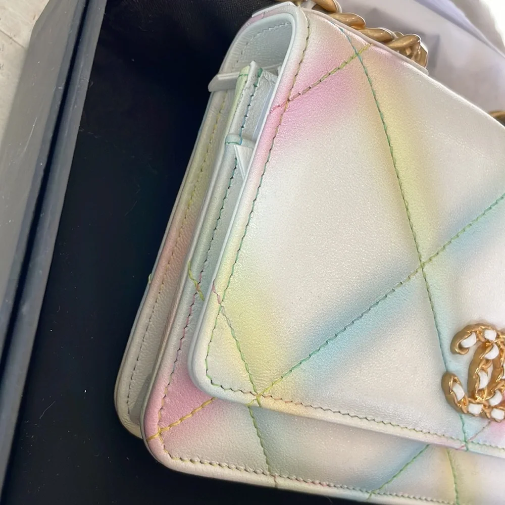 Chanel 22p rare wallet on chain crossbody bag multi color pastel white pink - Picture 4 of 11